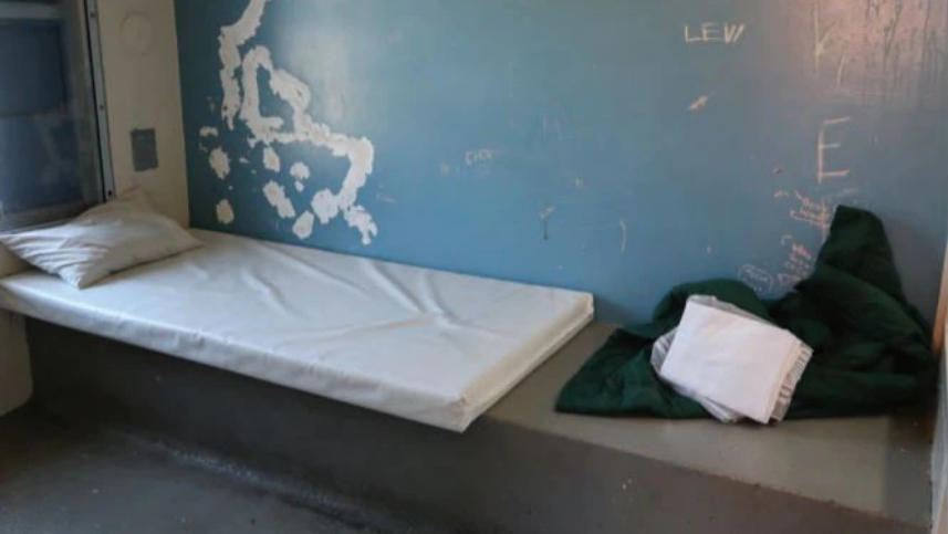 detainees-assaulting-destroying-banksia detainees-assaulting-destroying-banksia